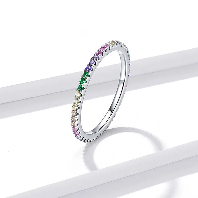 Rainbow Shine – Filigraner Damenring mit Zirkon